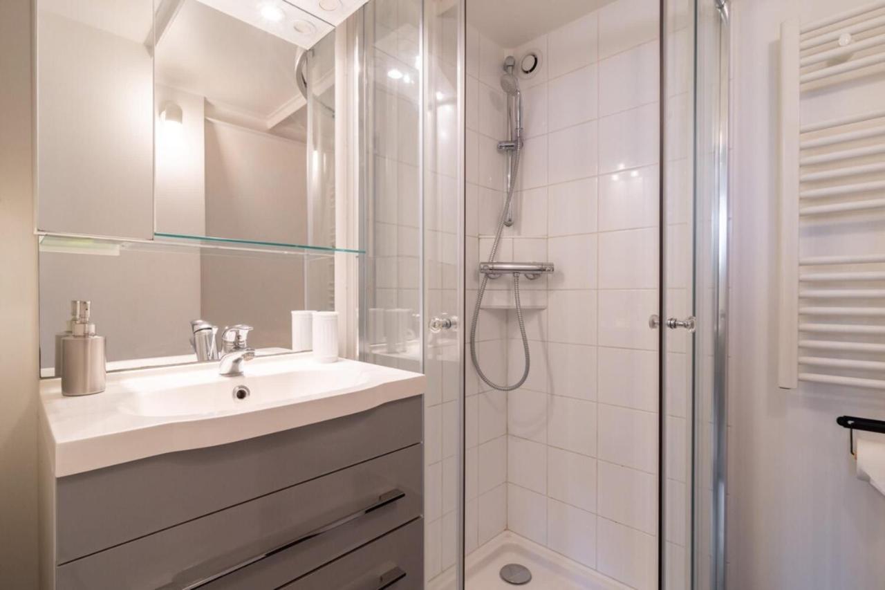 Center - Superb Studio Ideally Located! *
