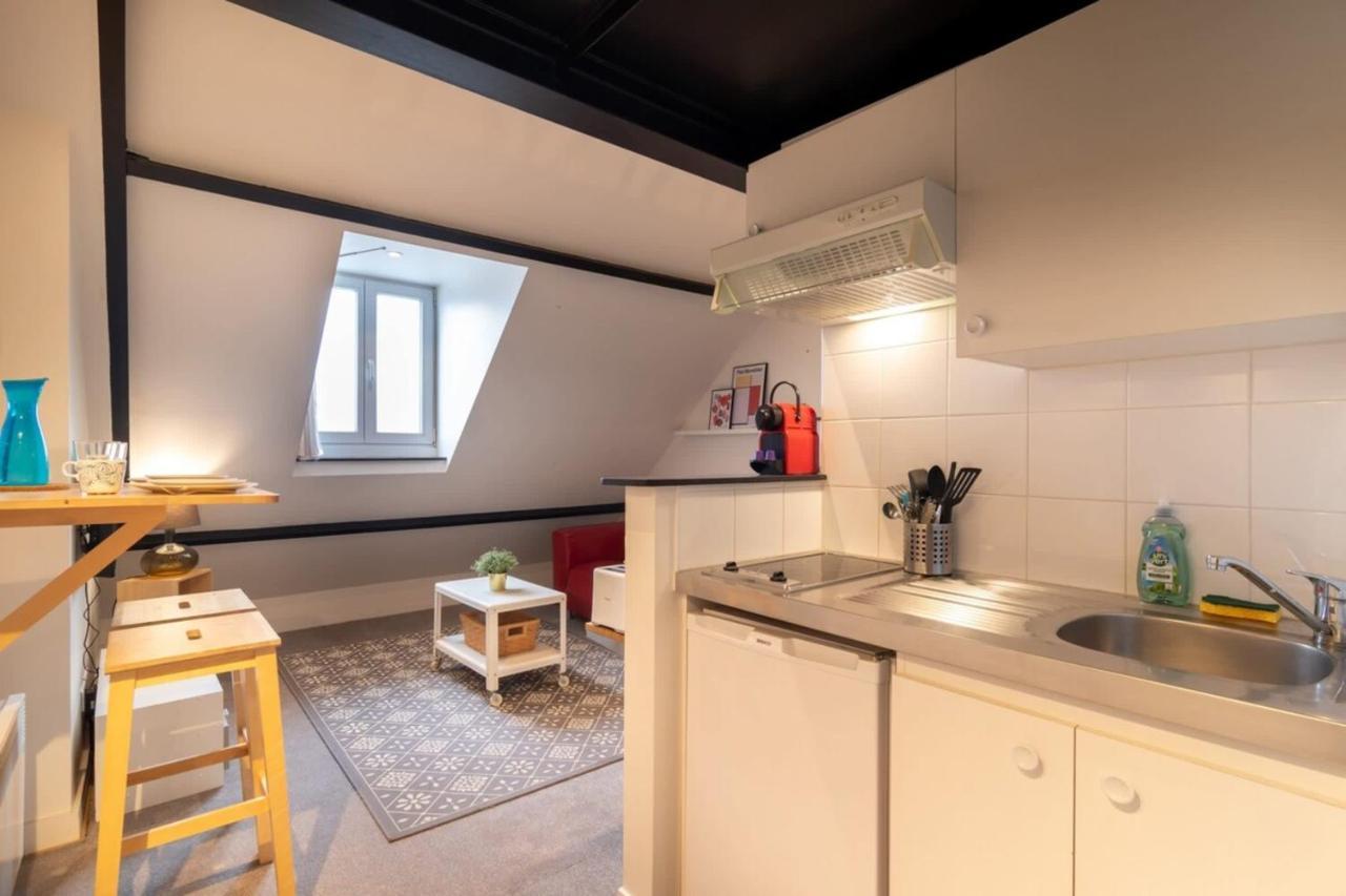 Center - Superb Studio Ideally Located! *