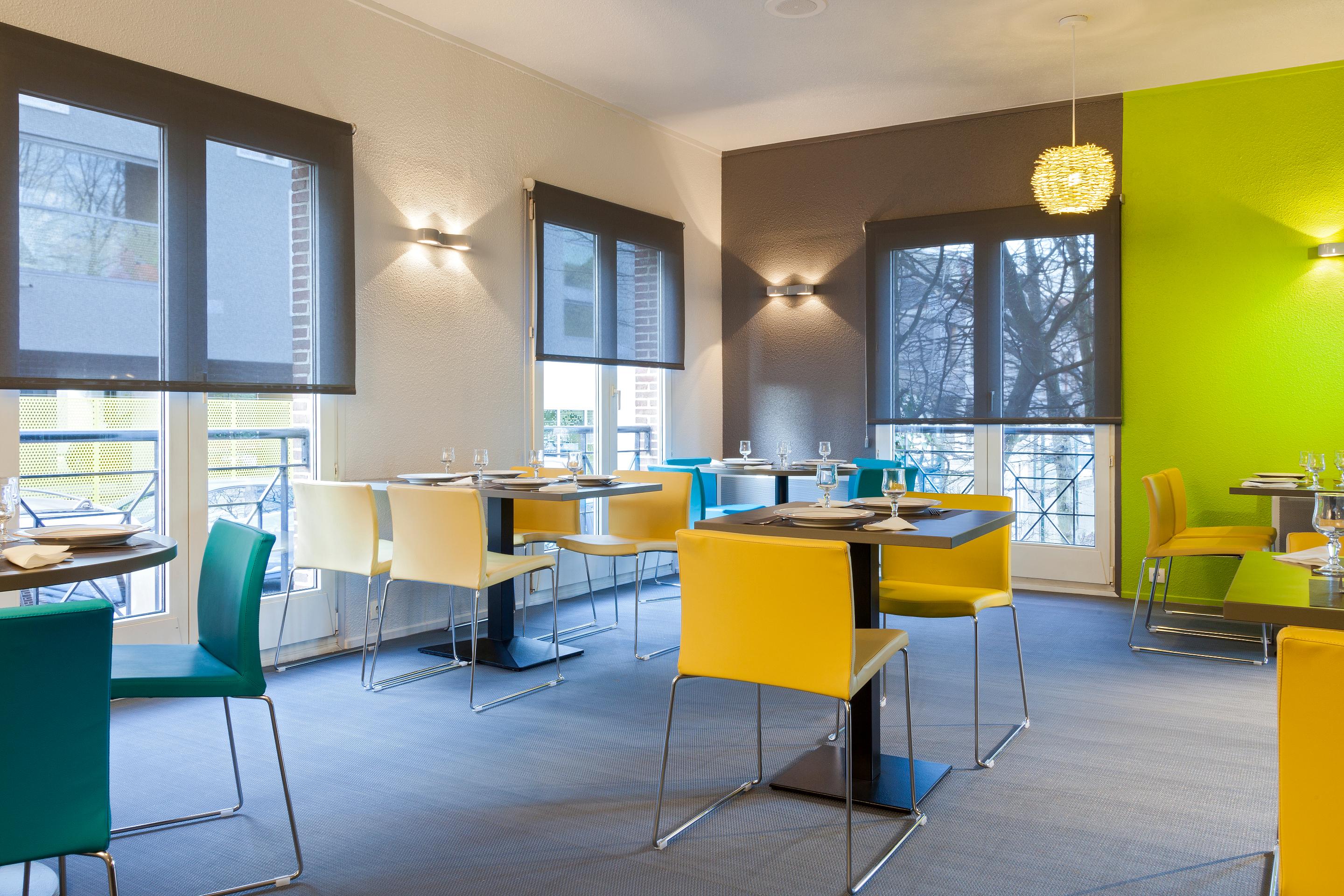 Kyriad Gare - Grand Palais Hotel