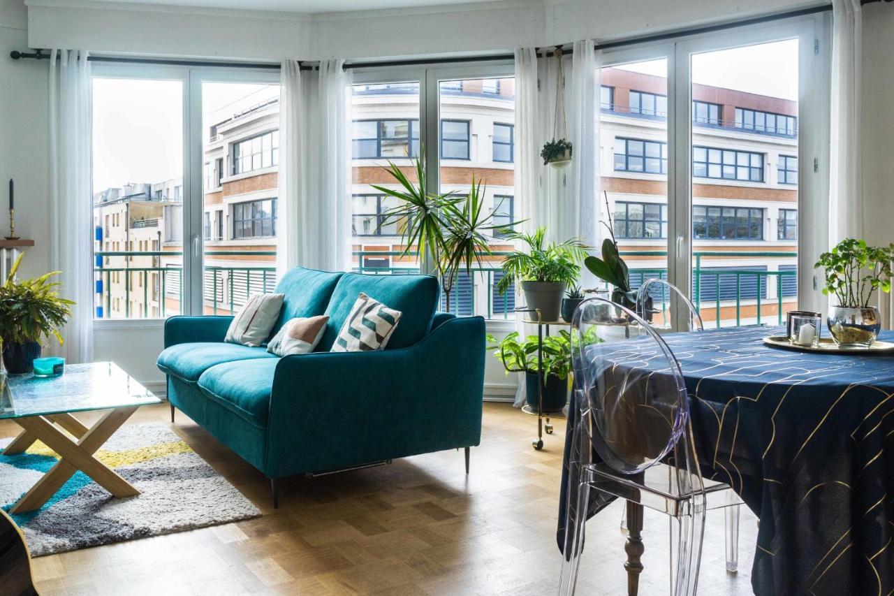 Bright 87m With 3 Large Bay Windows *
