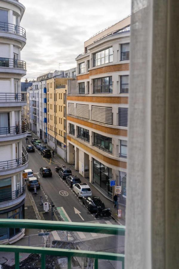 Bright 87m With 3 Large Bay Windows Apartment
