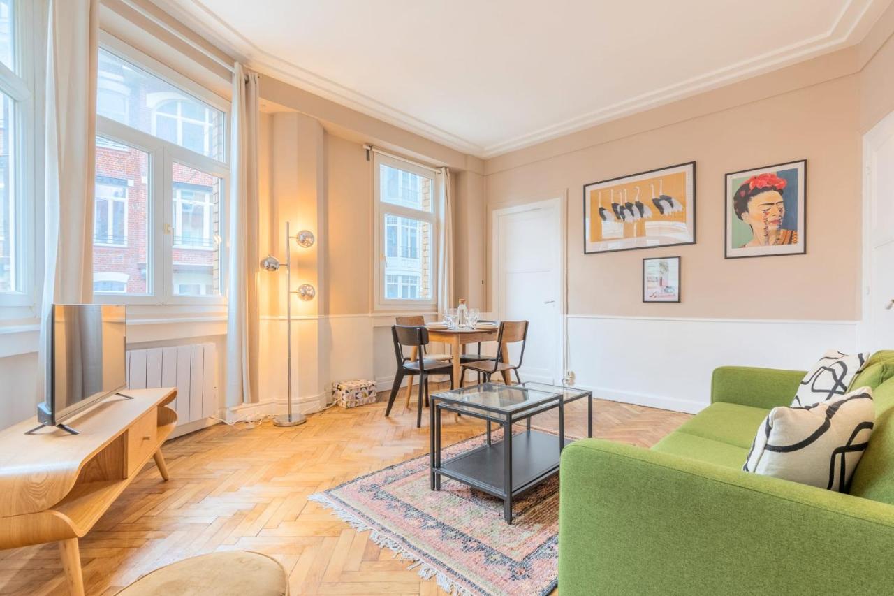 2 Bedroom 2 Min From The Train Stations! Apartment