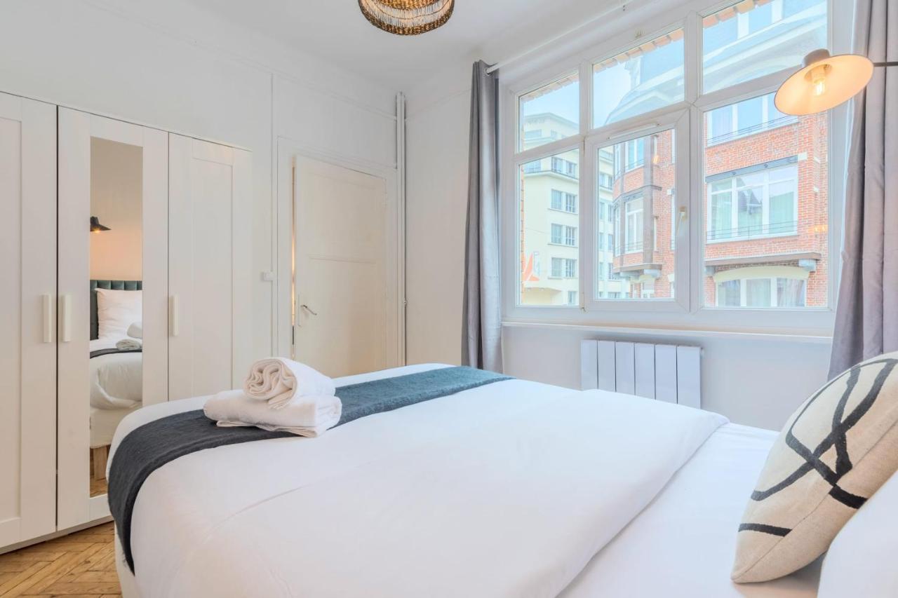 2 Bedroom 2 Min From The Train Stations! Apartment *