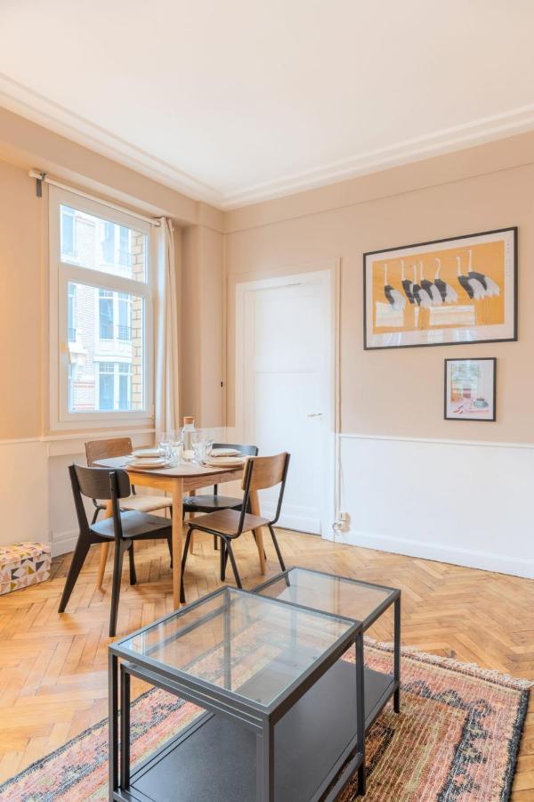 Apartment 2 Bedroom 2 Min From The Train Stations!