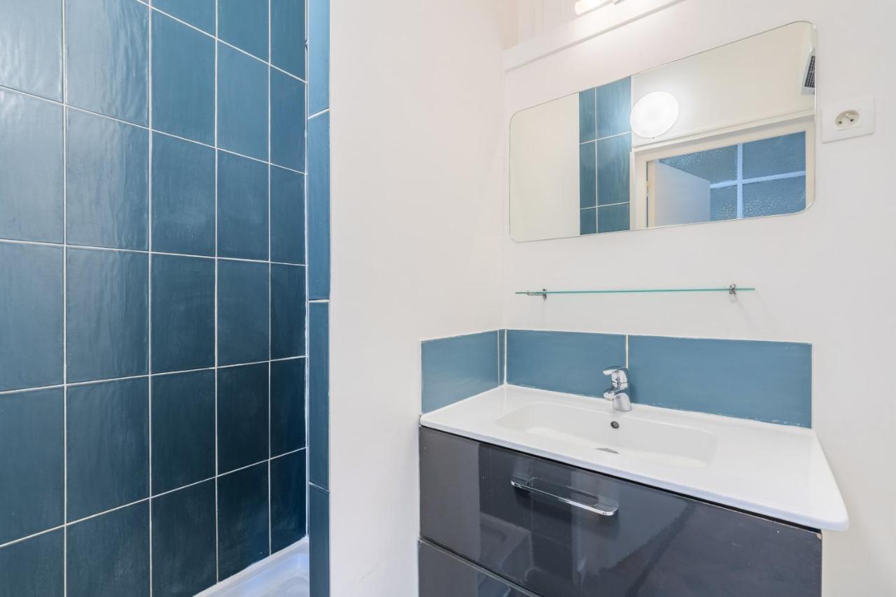 2 Bedroom 2 Min From The Train Stations! Apartment