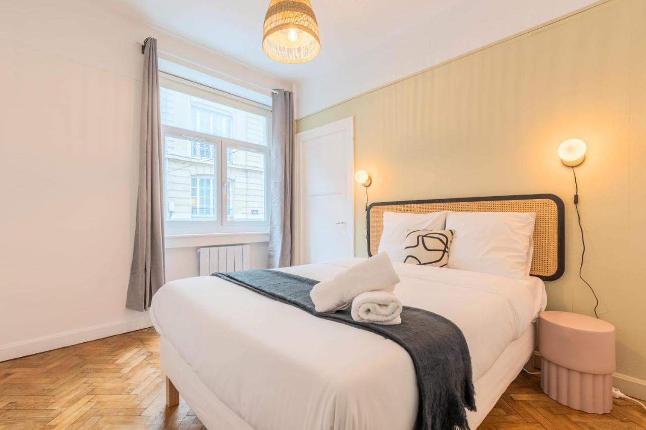 Apartment 2 Bedroom 2 Min From The Train Stations!