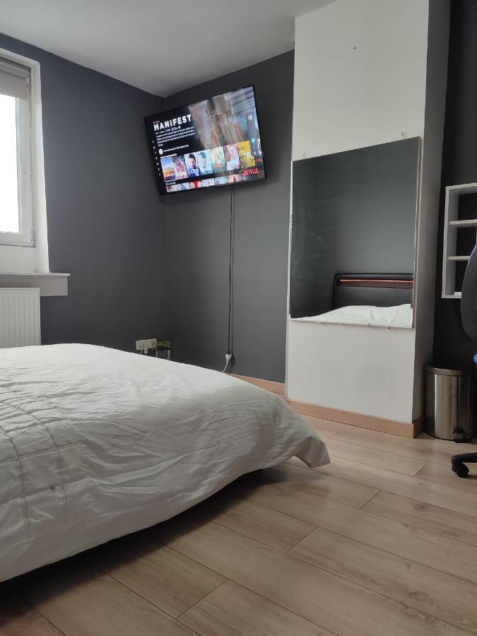 Homestay Chambre Prive Dans Une Maison Avec Terrasse Et Jardin Salles De Bain Partagees *