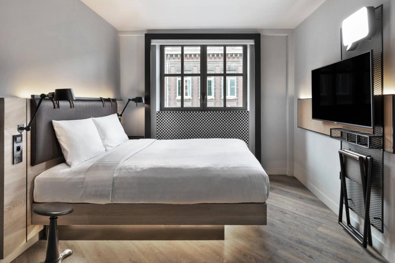 Moxy 3*