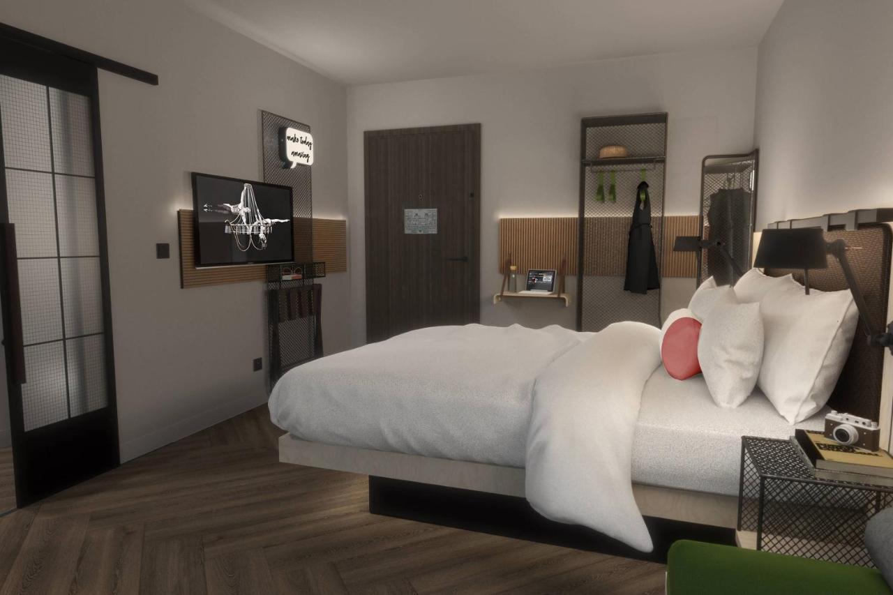 Moxy 3*