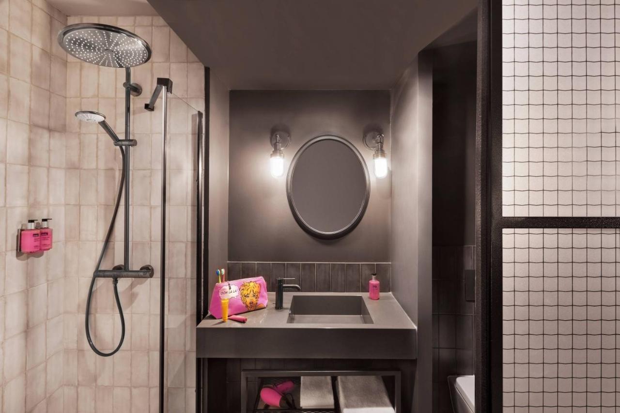 Moxy 3*