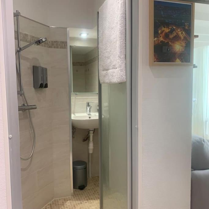 Homestay Independante En Face De La Gare Flandres