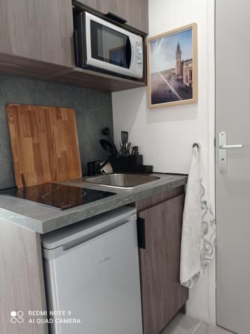 Independante En Face De La Gare Flandres Homestay