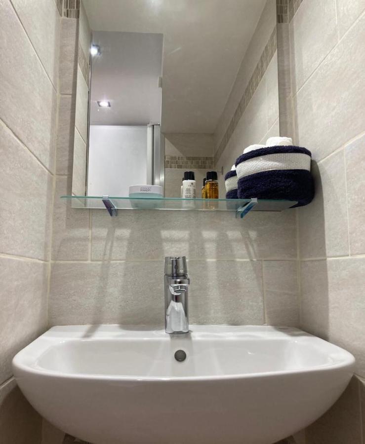 Independante En Face De La Gare Flandres Homestay *