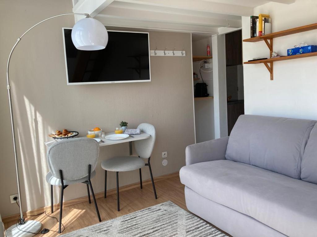 Independante En Face De La Gare Flandres Homestay