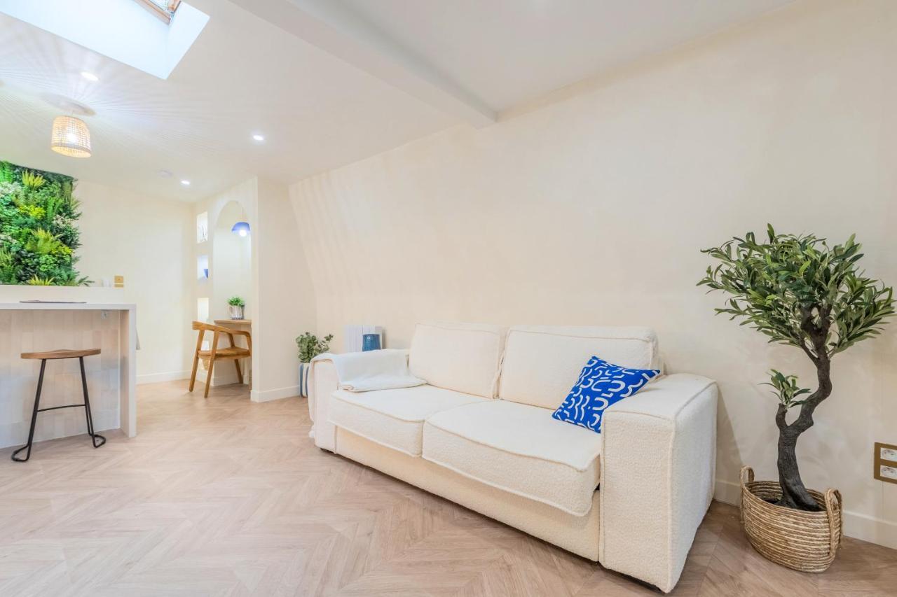 Duplex Standing Centre - Aux Bleuets