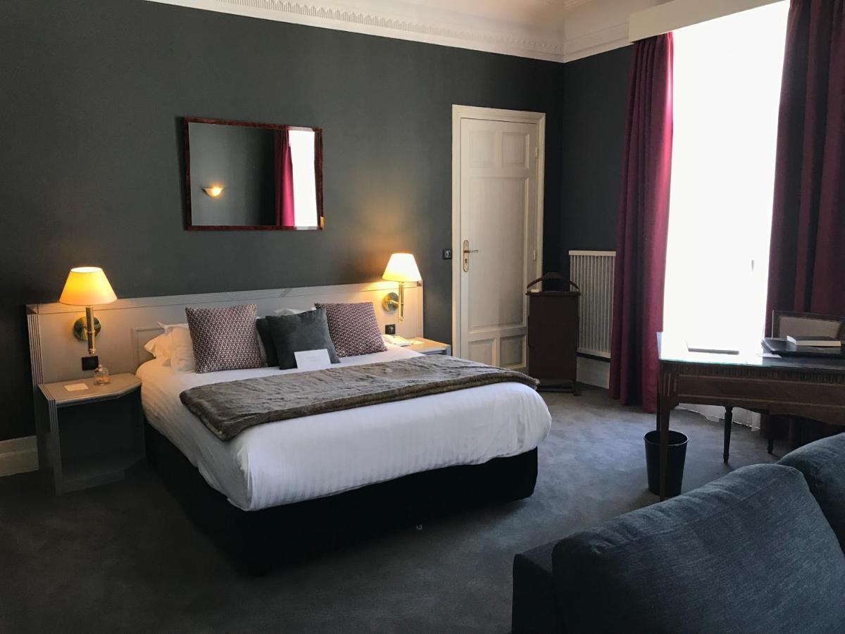 Carlton Hotel