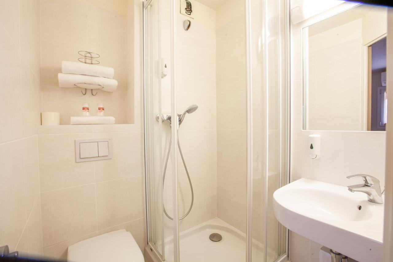 Brit Centre Hotel 3*