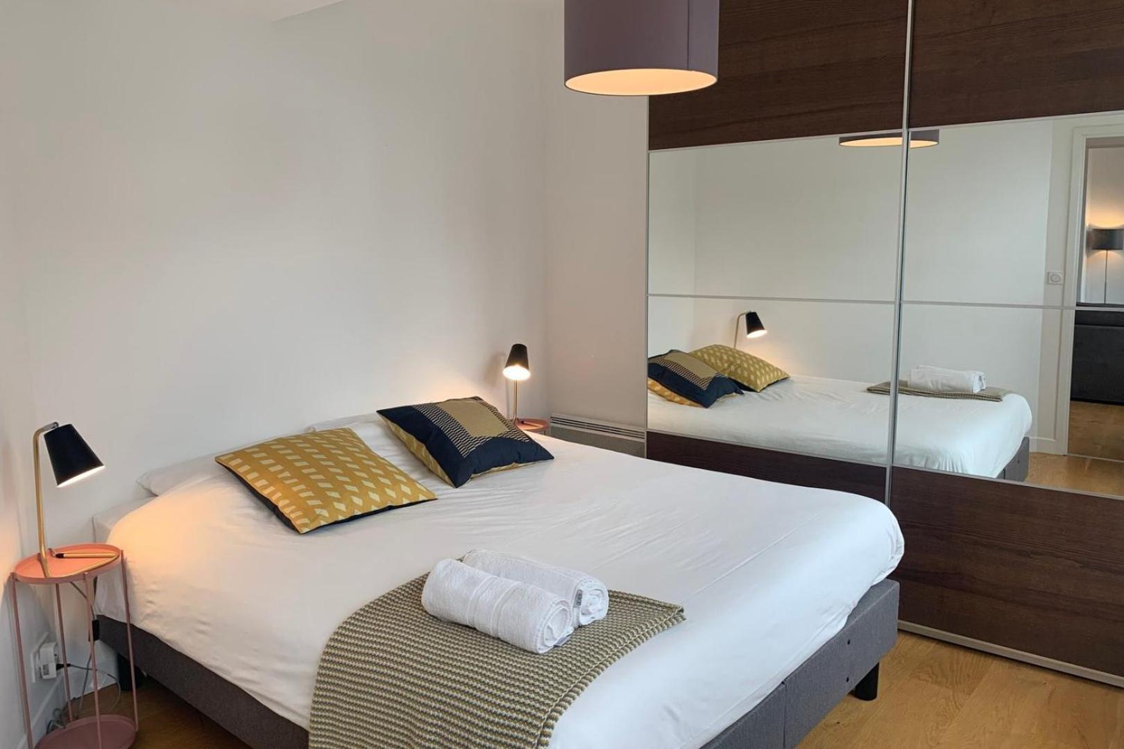 Centre - Beautiful Bright Apartment!