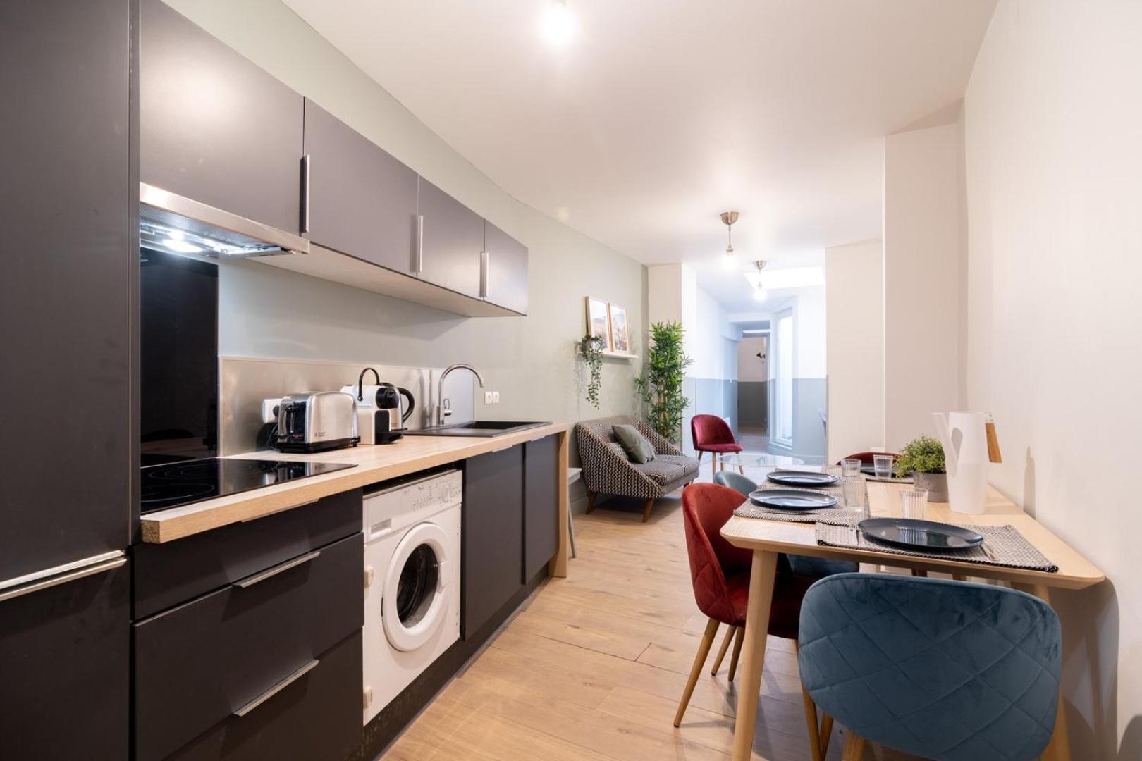 Centre: 2bed 2bath Apartment! Apartment *