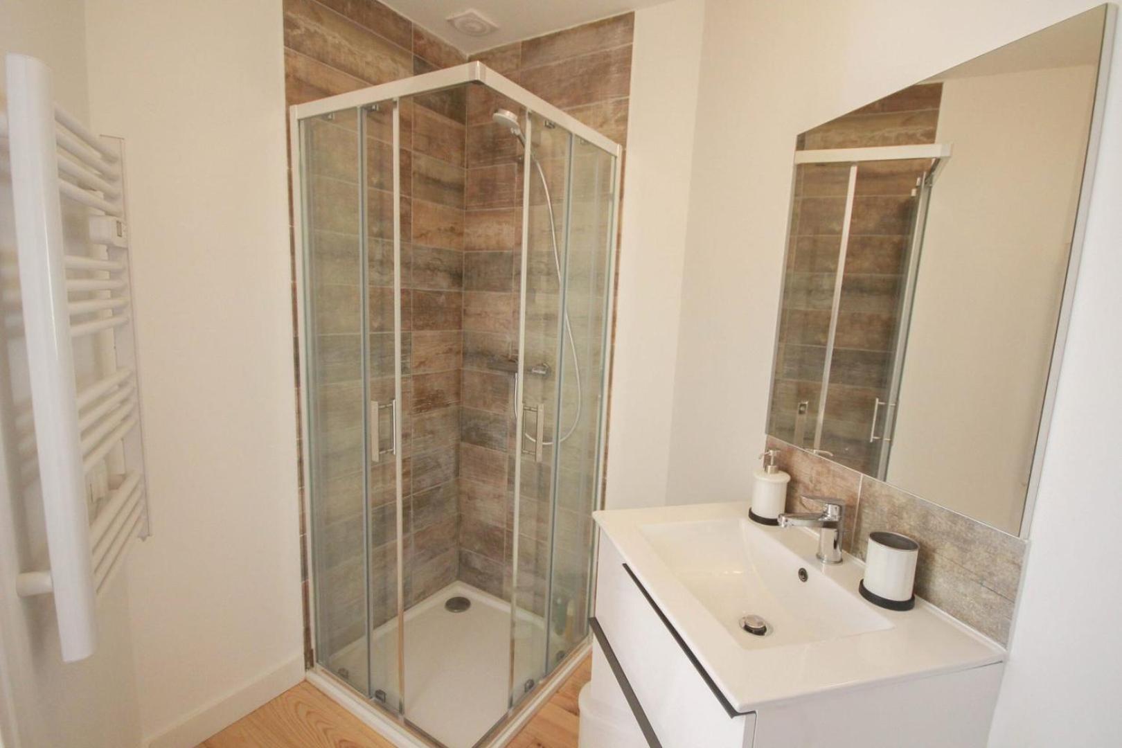 Apartment Centre- *