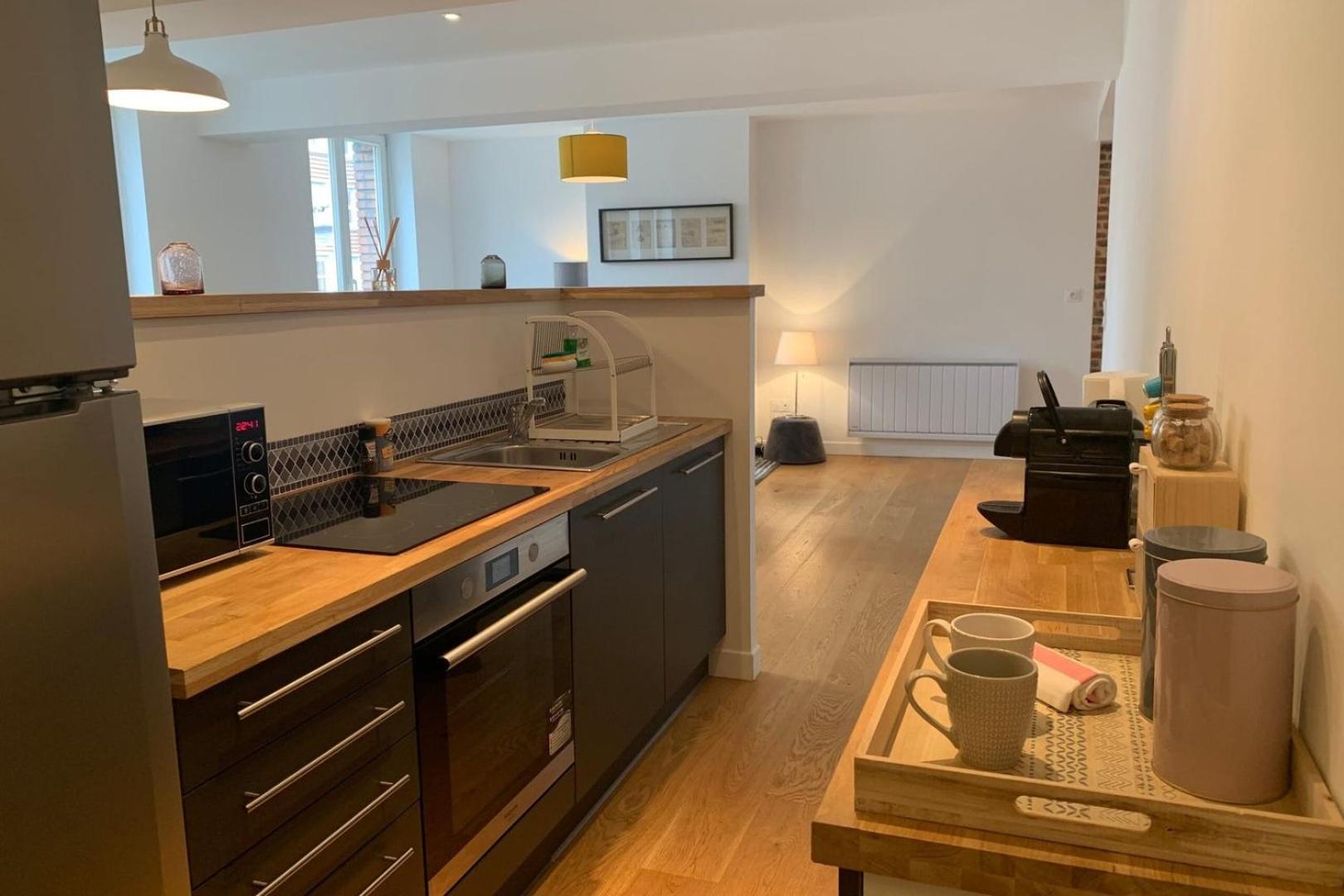 Centre - Beautiful Bright Apartment!