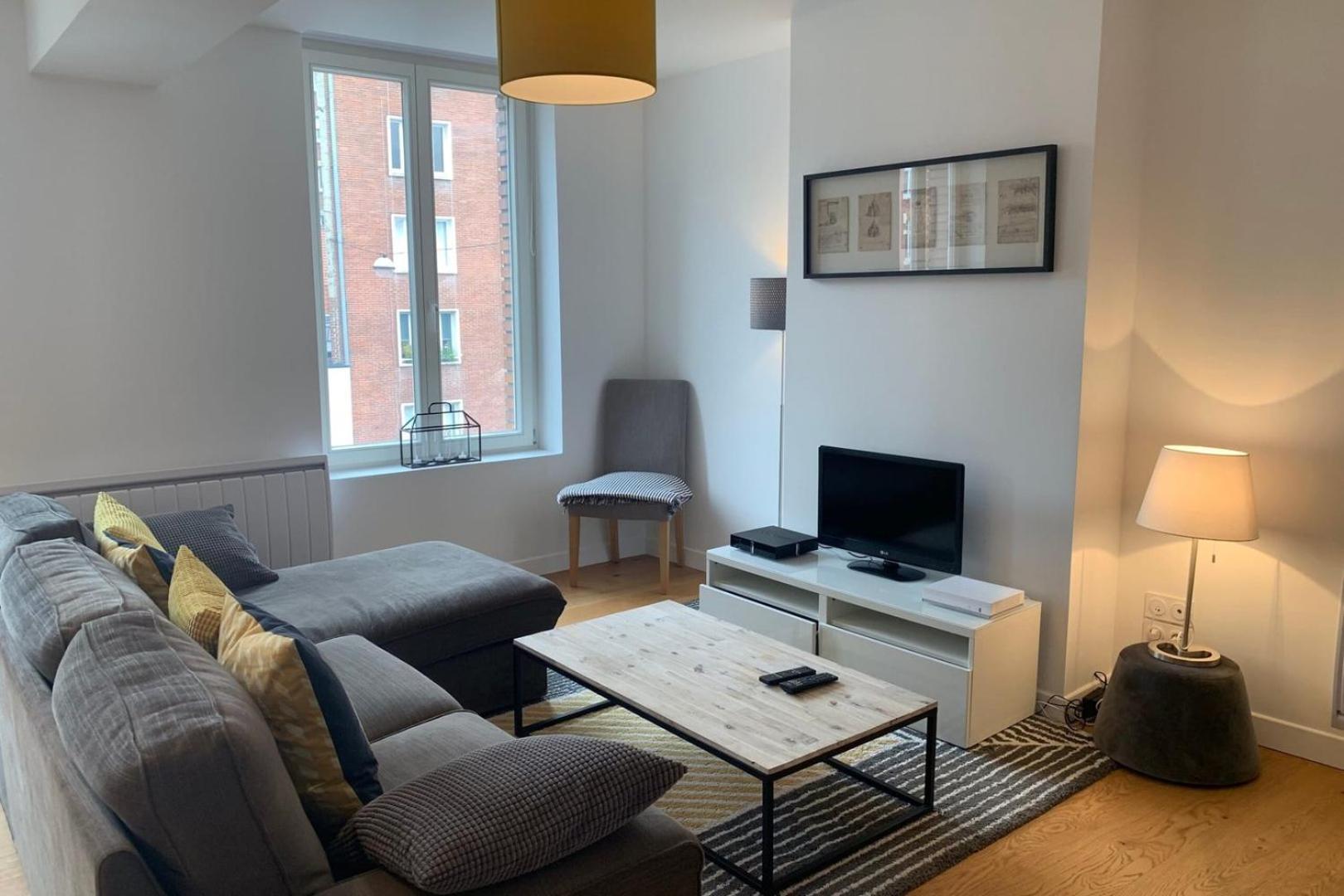 Apartment Centre - Beautiful Bright Apartment!