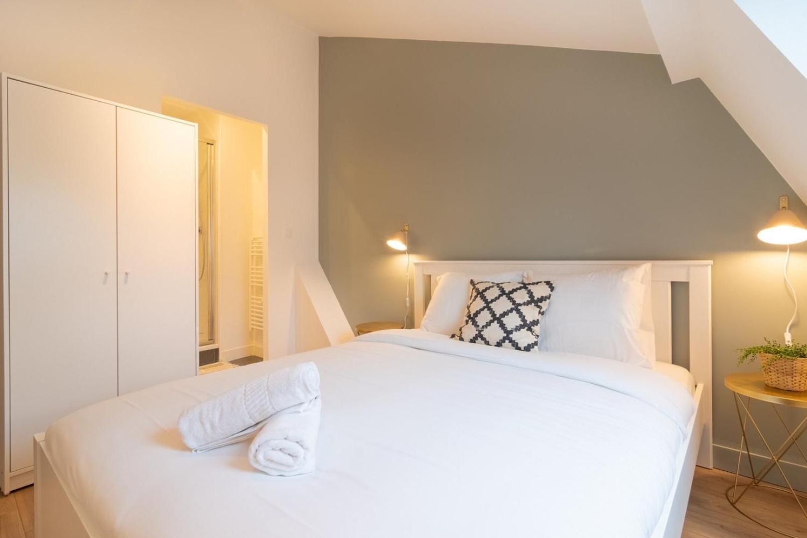 Centre: Fully-equipped Triplex With Terrace *