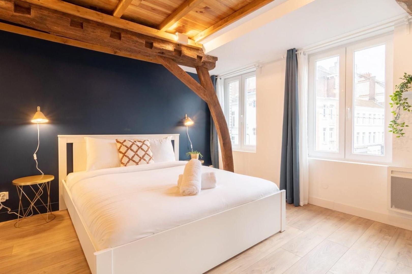 Centre: Fully-equipped Triplex With Terrace Apartment