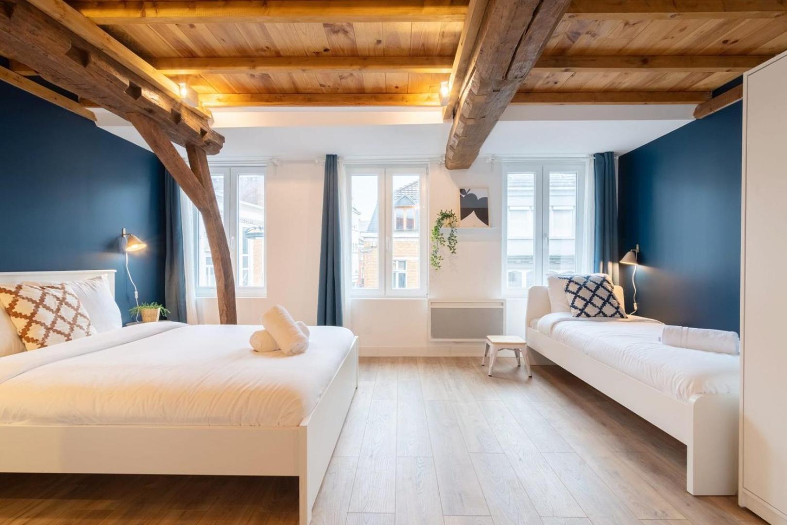Centre: Fully-equipped Triplex With Terrace *