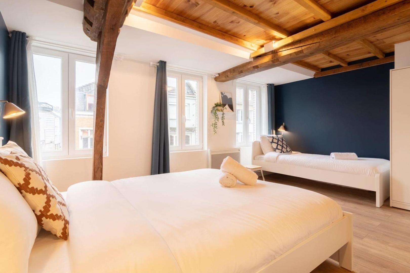 Apartment Centre: Fully-equipped Triplex With Terrace *