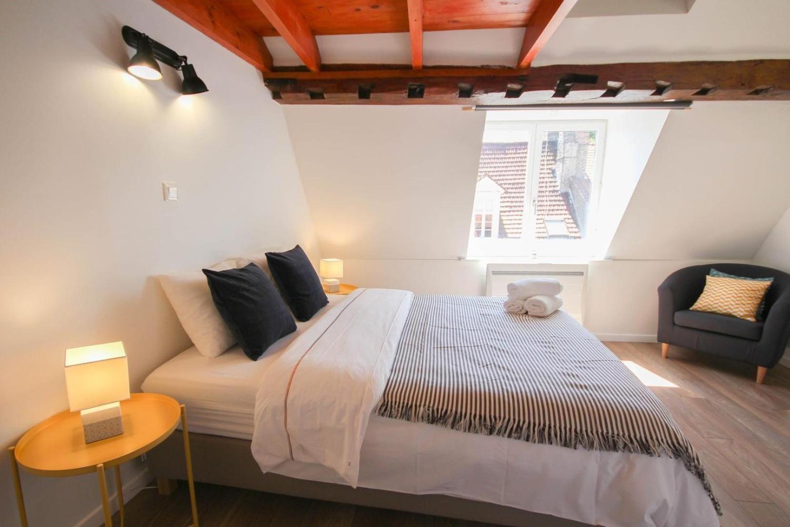 Vieux Lille: Bright, Functional Appartement Rijsel