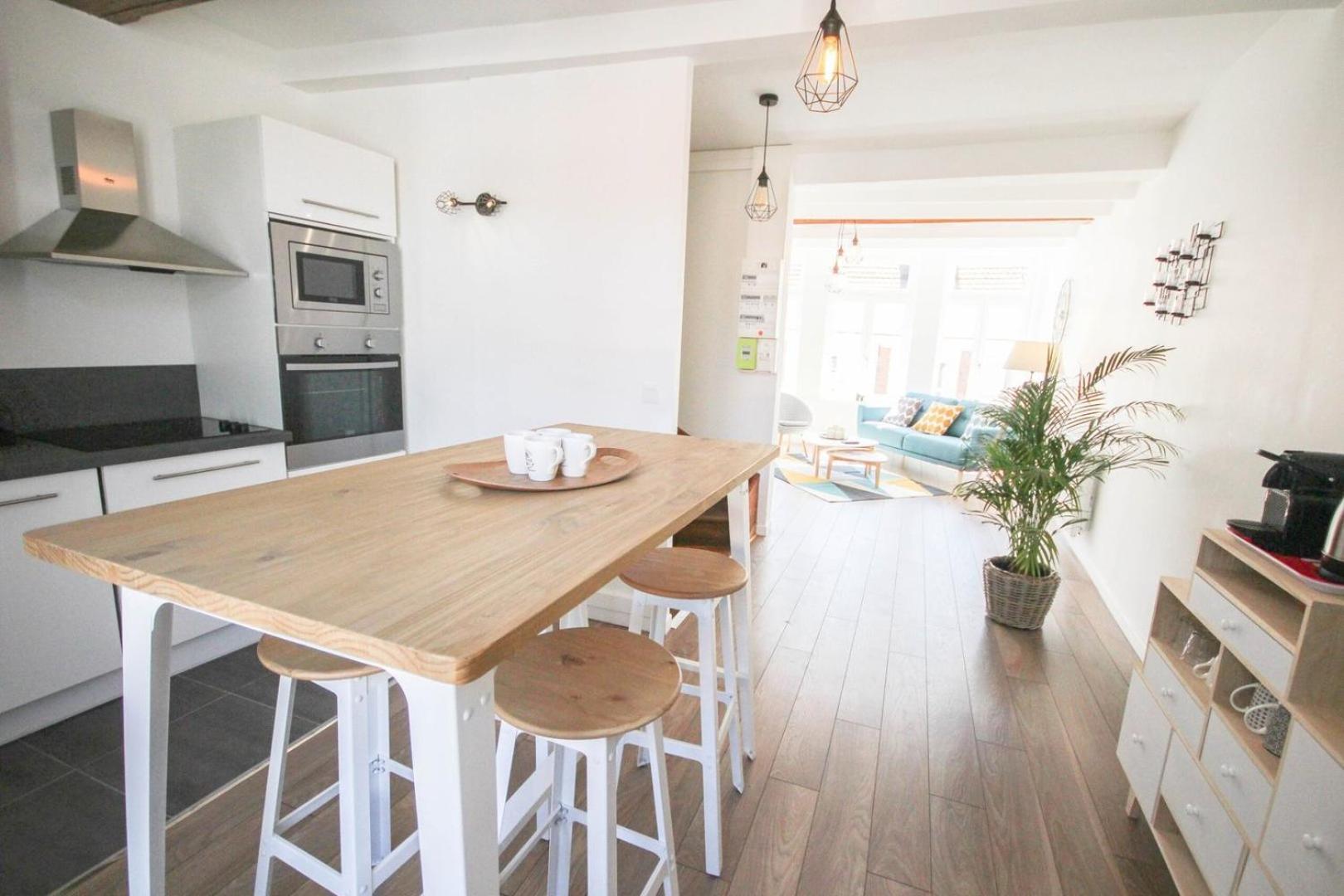 Appartement Vieux Lille: Bright, Functional *