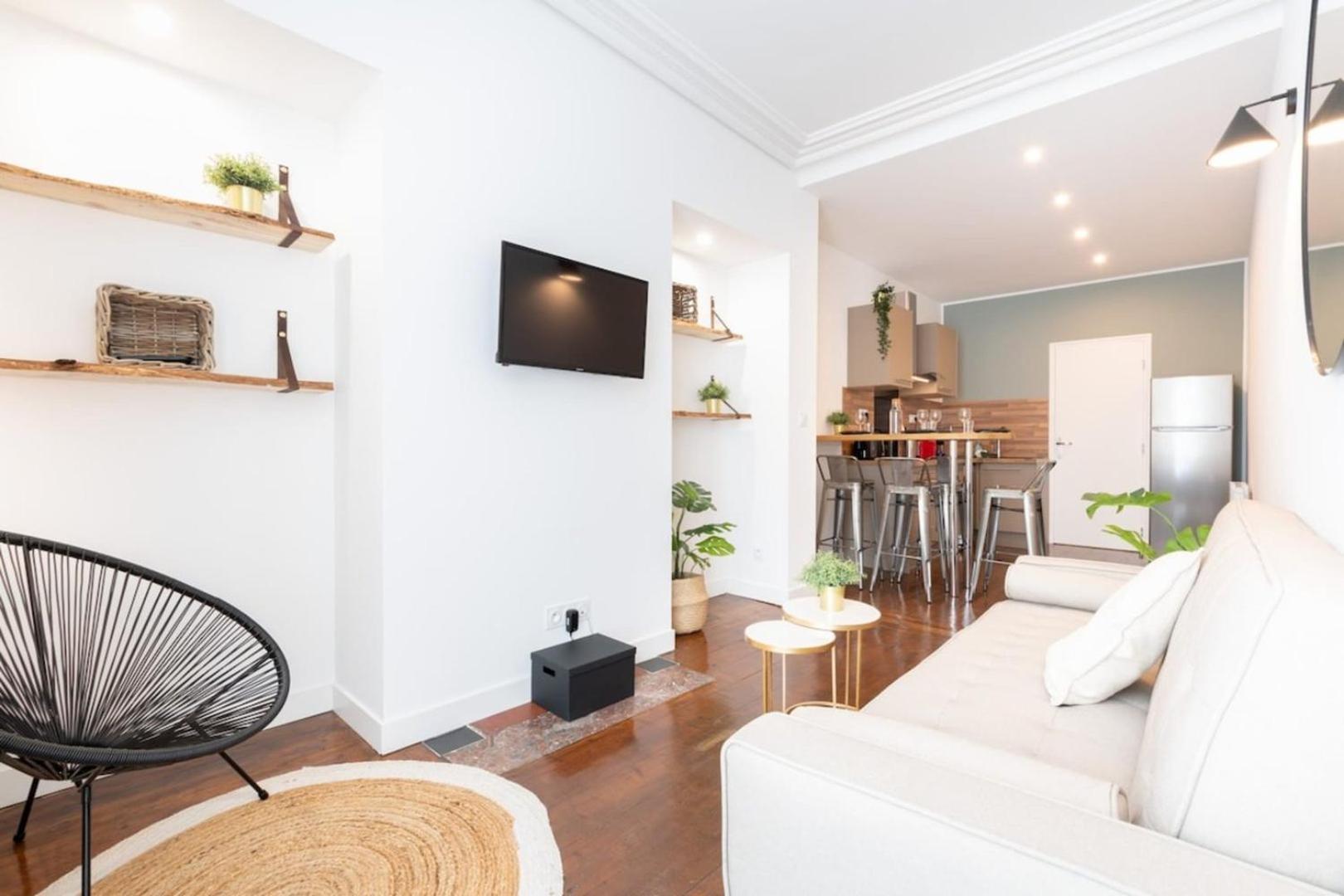 Apartment Renovated 3bed 2bath *