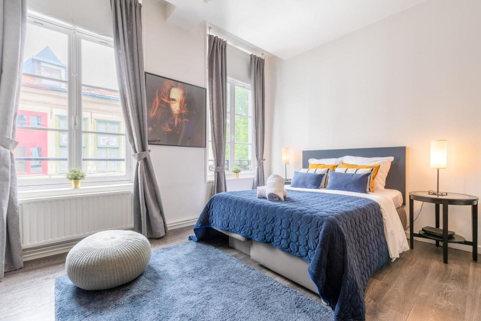 Vieux - Large Modern And Functional