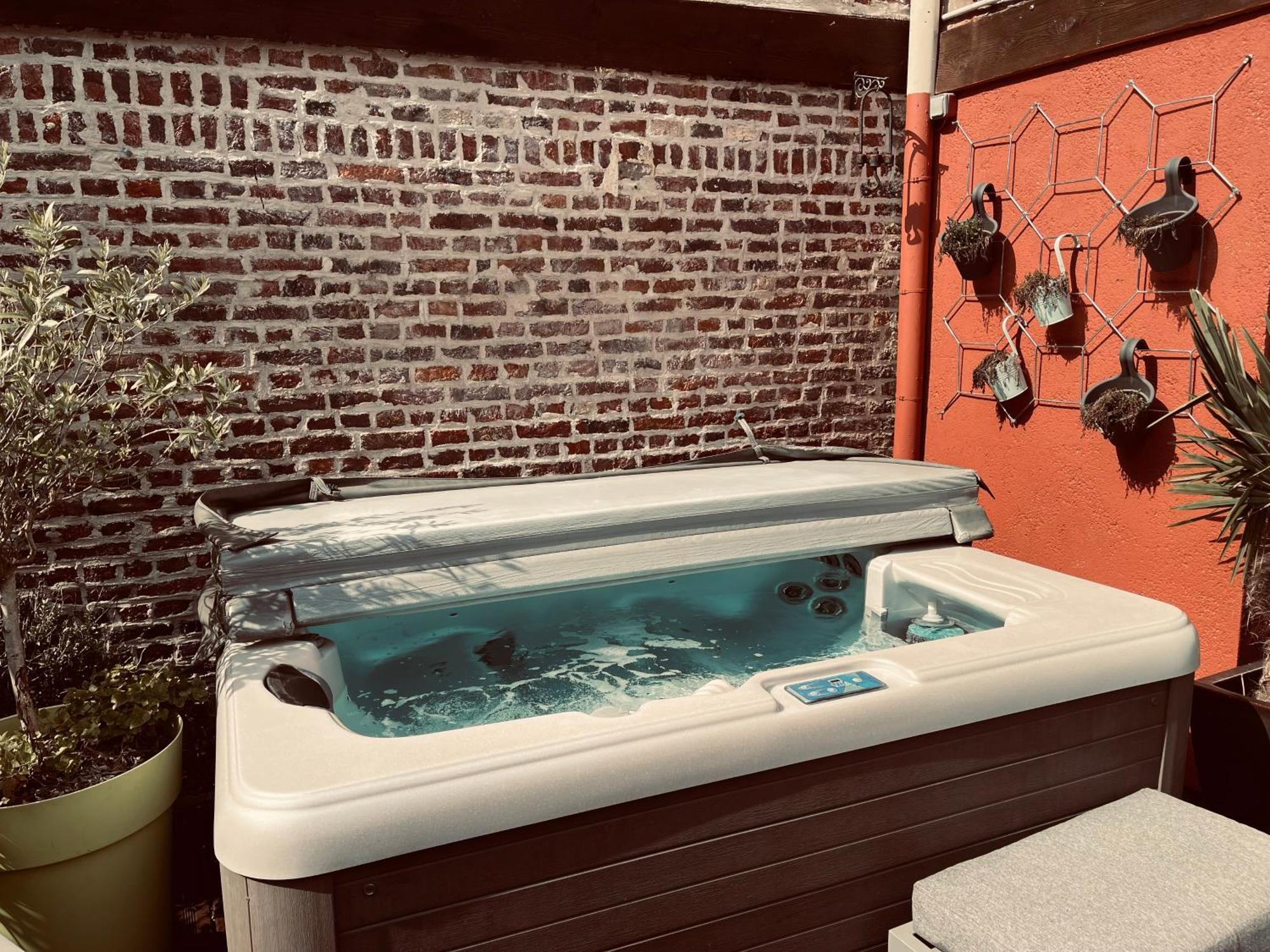 Guest house Independant Et Calme Avec Jacuzzi A *
