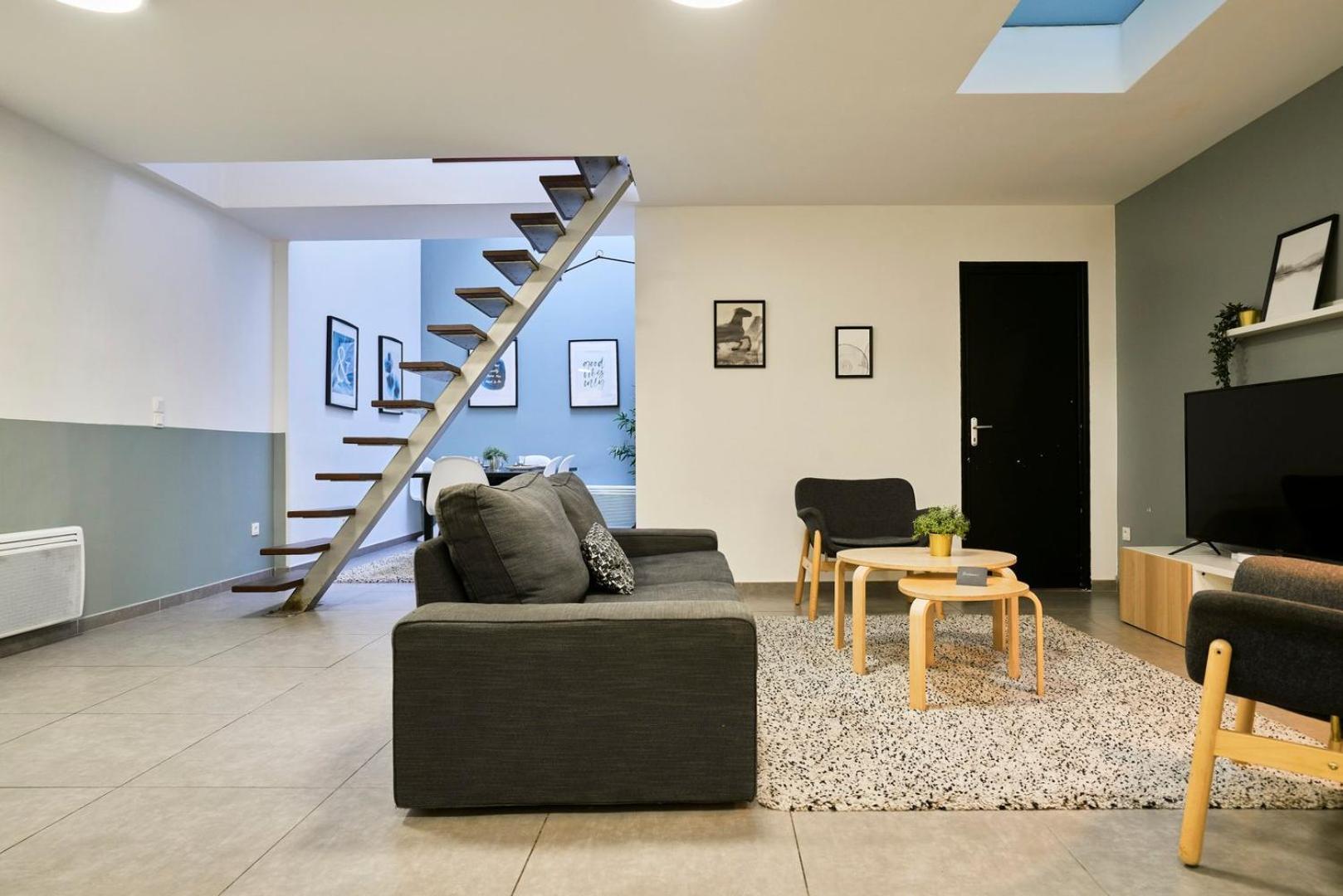 4 Bedroom With Parking !