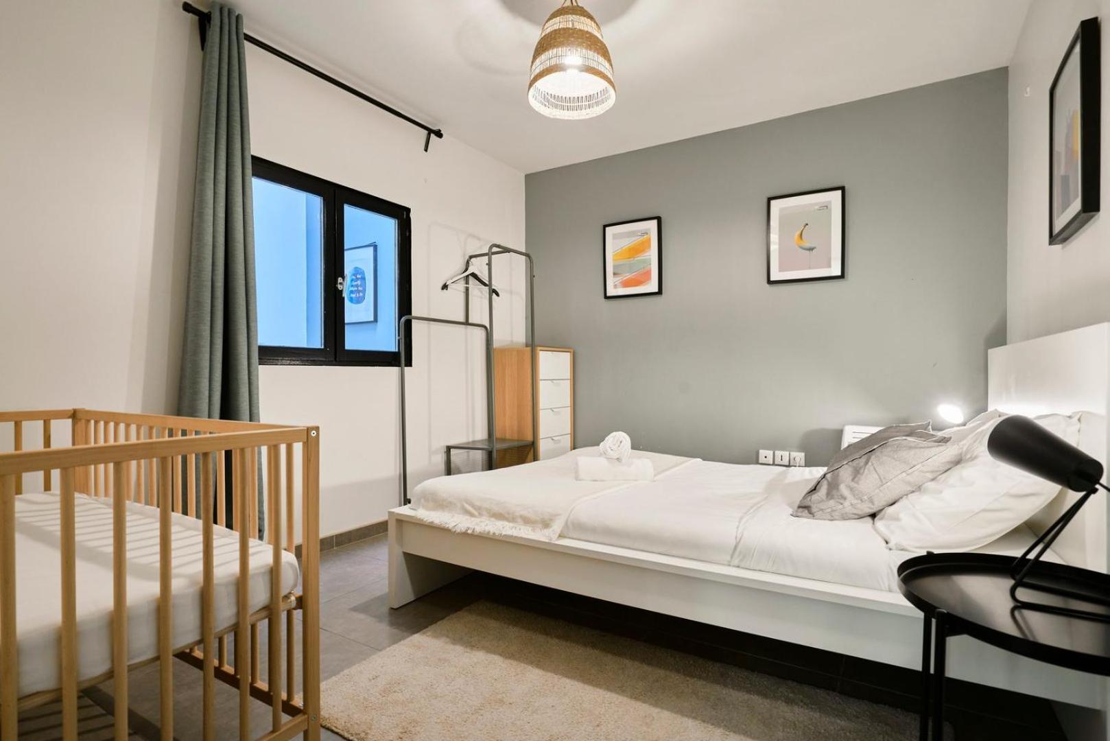4 Bedroom With Parking ! *