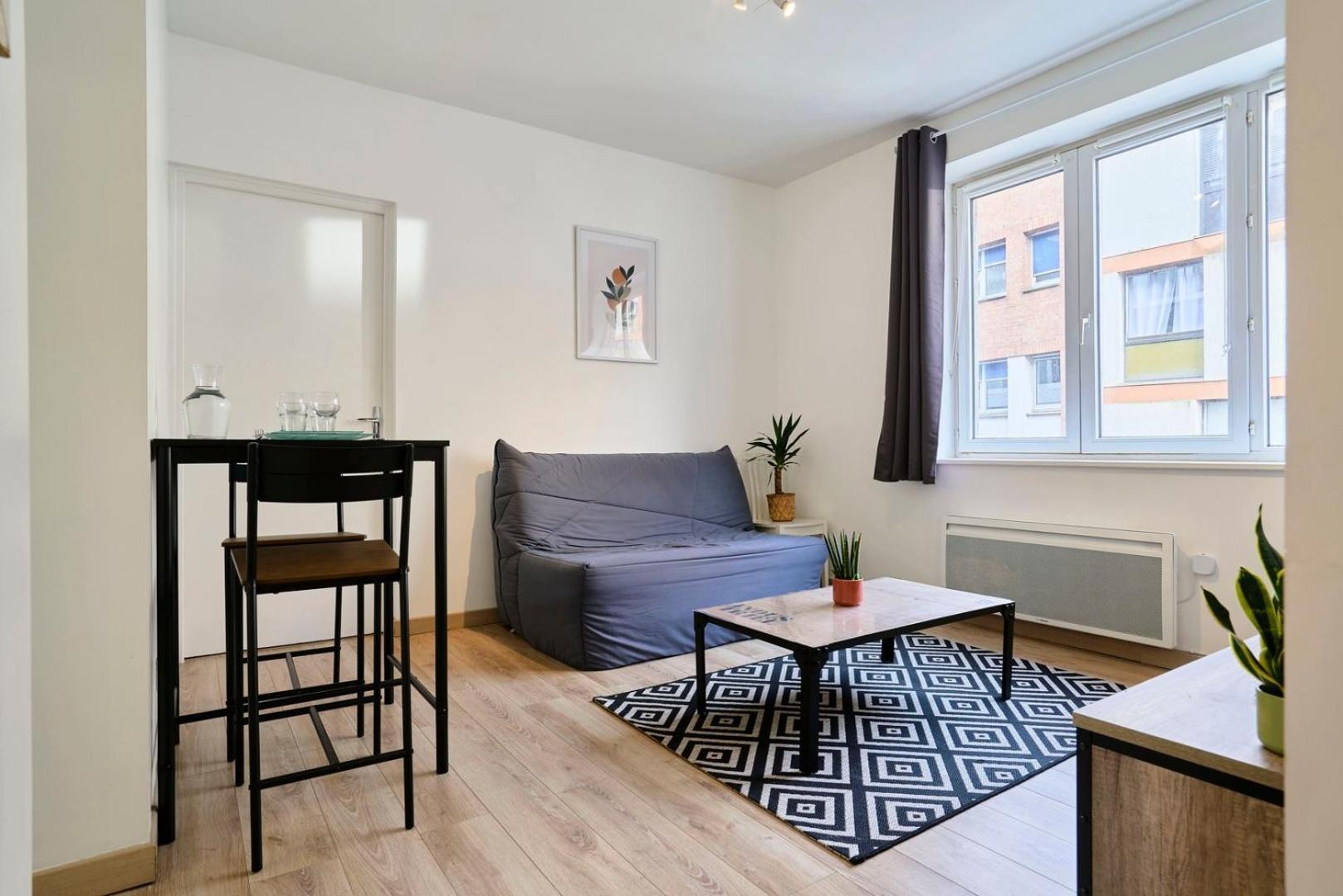 Quiet One-bedroom Flat Close To The Metro Apartment