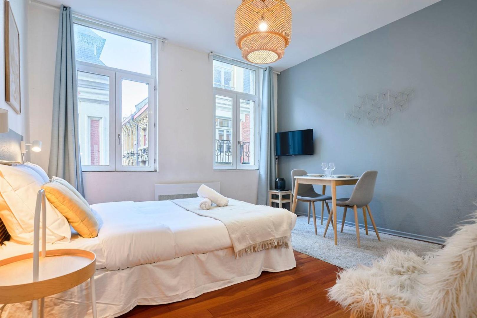 Fully Equipped Near Grand Place Apartment *