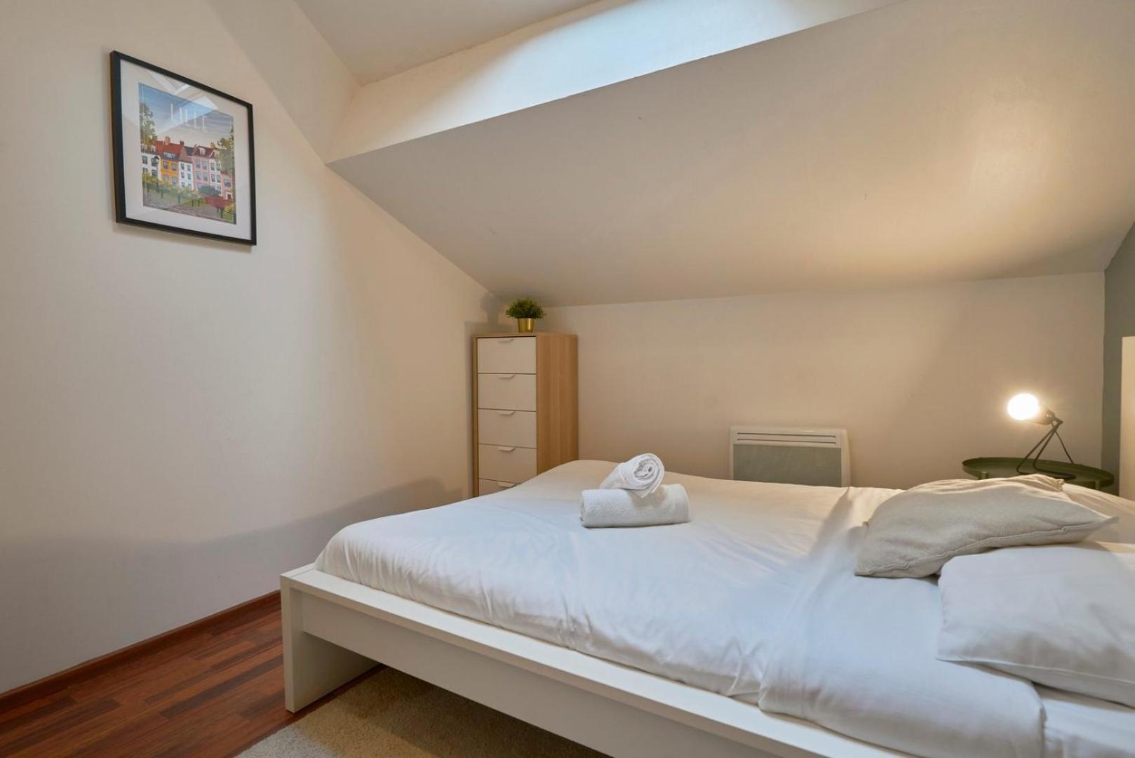 Apartment 4 Bedroom With Parking ! Lille