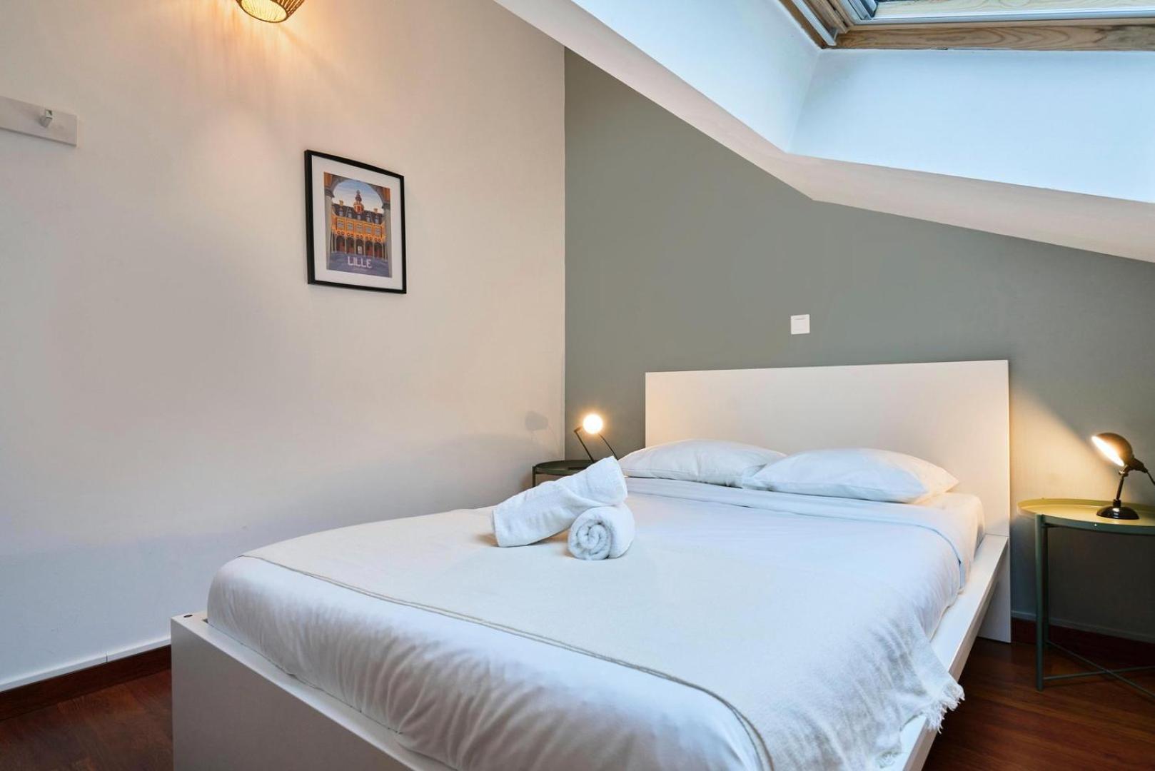 Apartment 4 Bedroom With Parking ! *