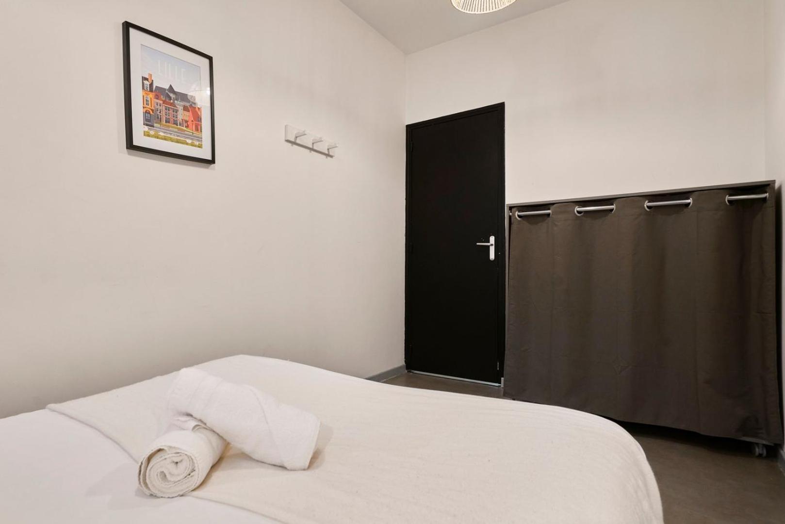 Apartment 4 Bedroom With Parking !