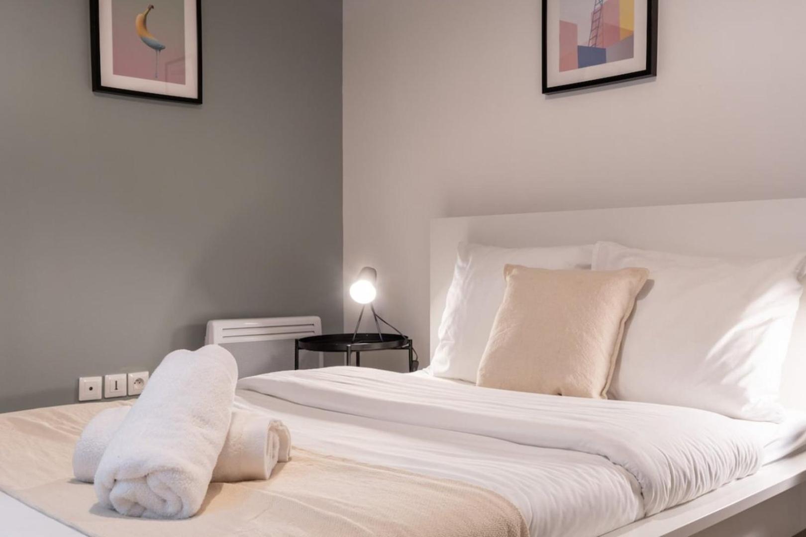 4 Bedroom With Parking ! * Lille