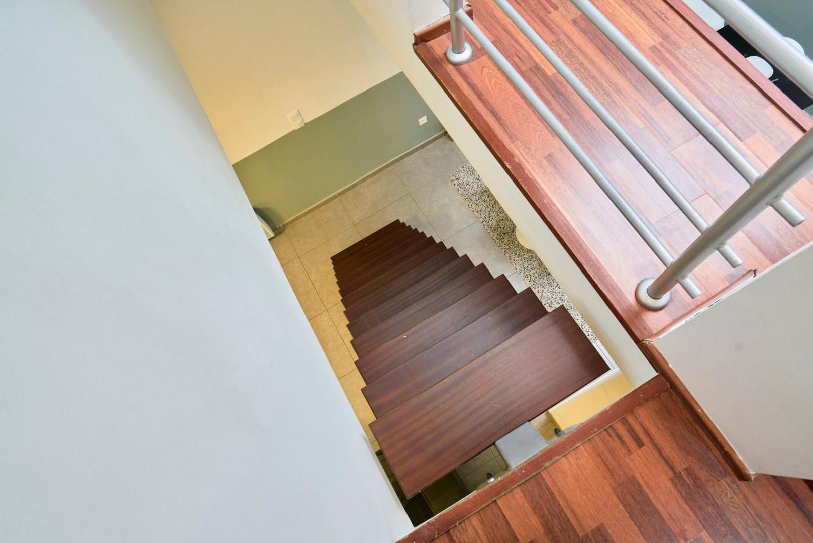 Apartment 4 Bedroom With Parking !