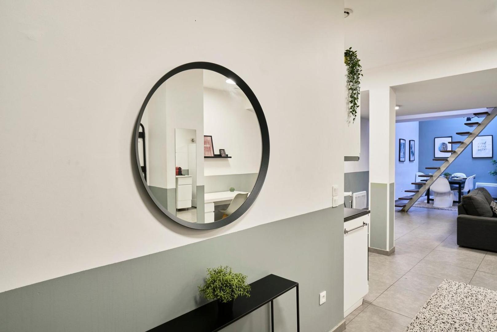 4 Bedroom With Parking ! Apartment