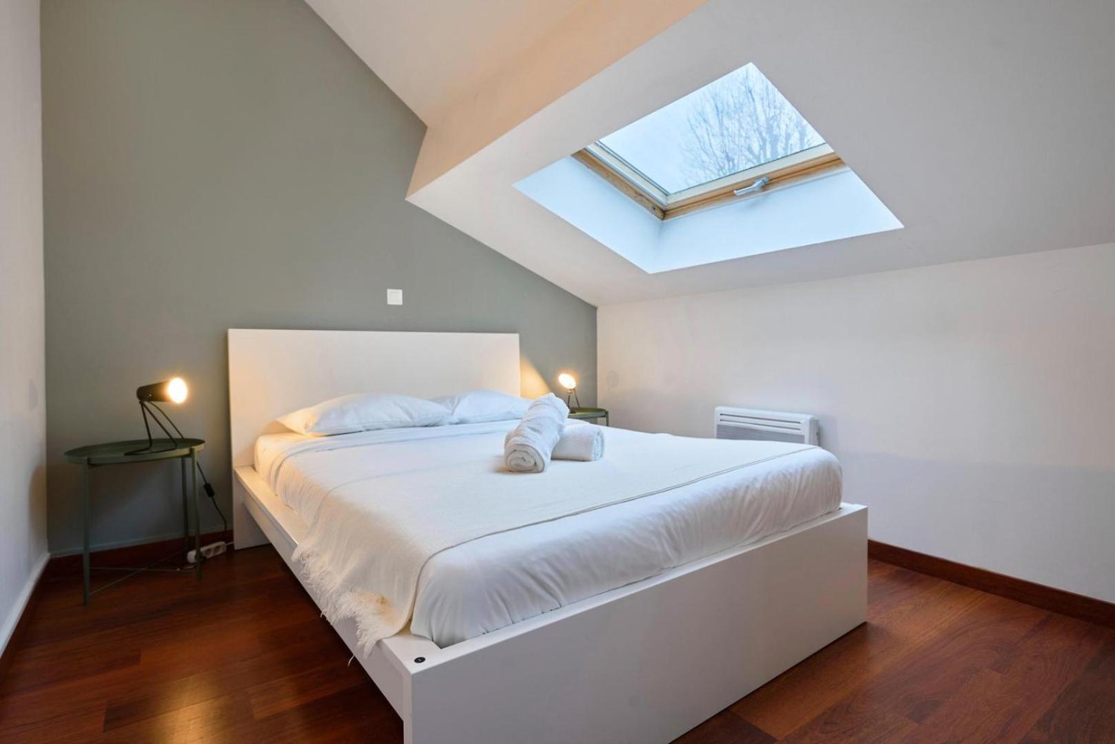 4 Bedroom With Parking !