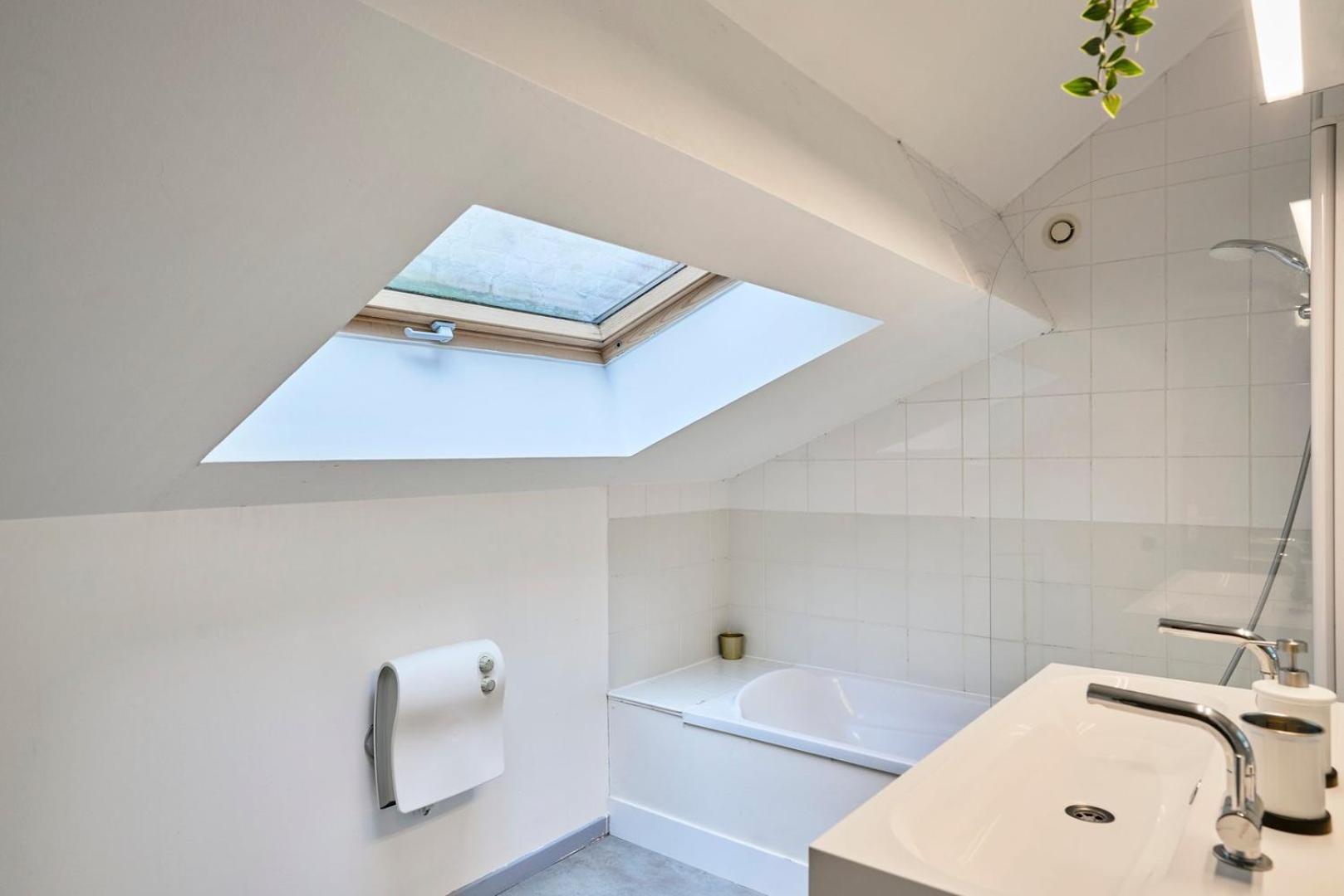 4 Bedroom With Parking !