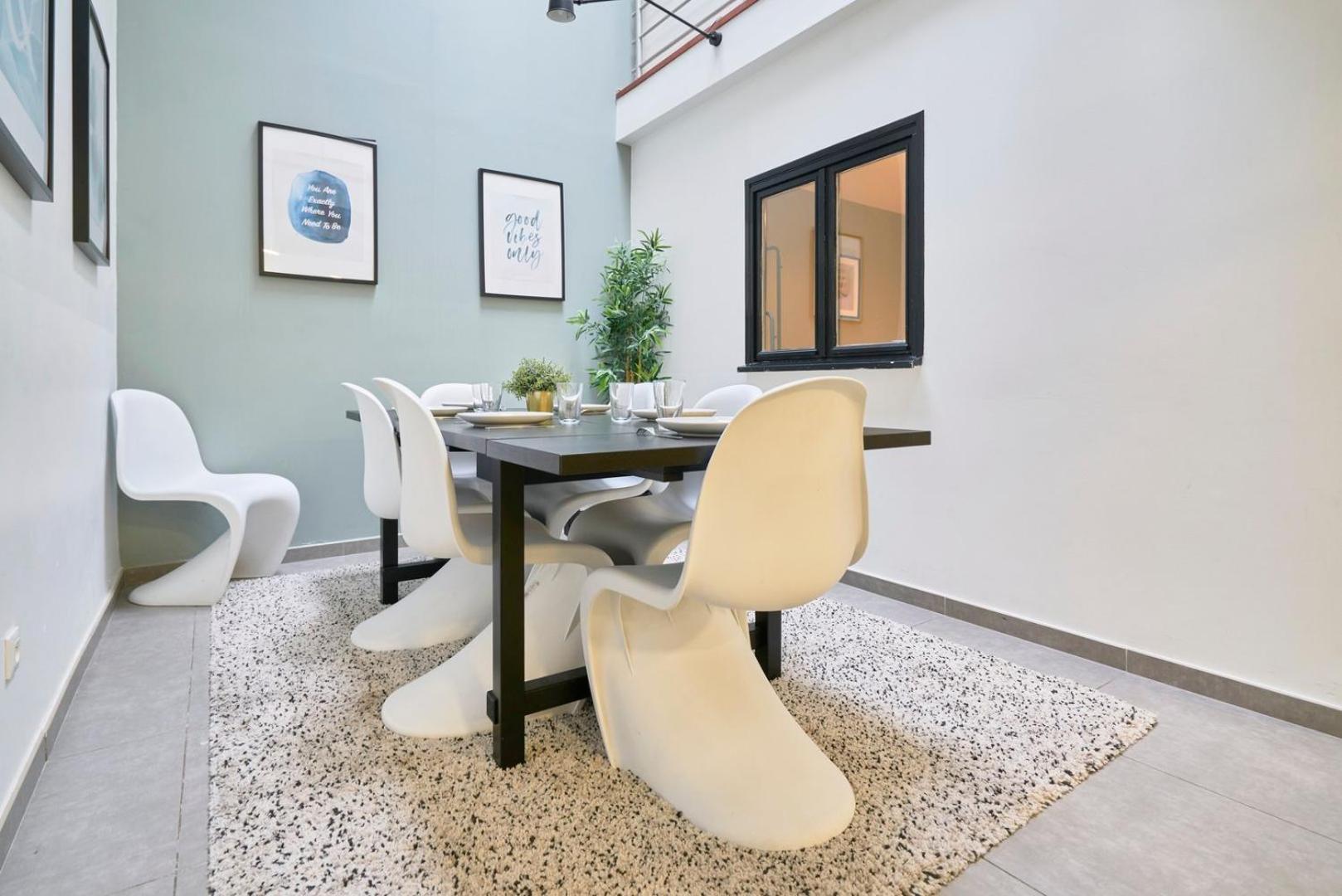 4 Bedroom With Parking !