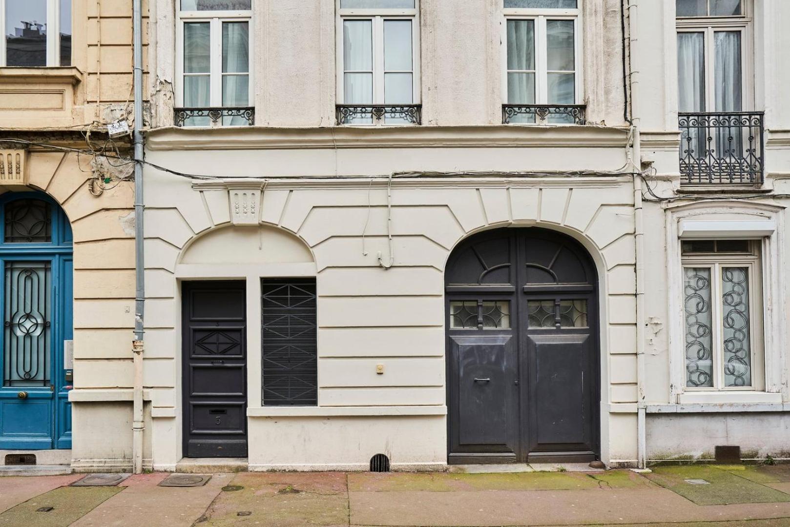 Apartment 4 Bedroom With Parking !