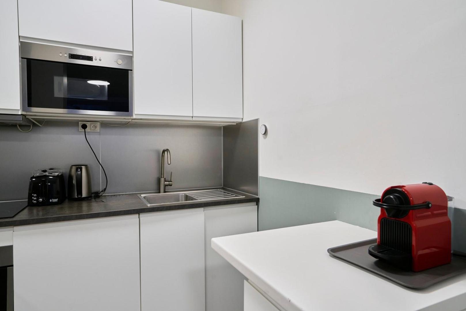 4 Bedroom With Parking ! Apartment